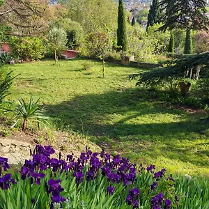 https://chambre-dhote-de-charme-villa-les-iris-proche-centre-ville.aixenprovencehotels.org
